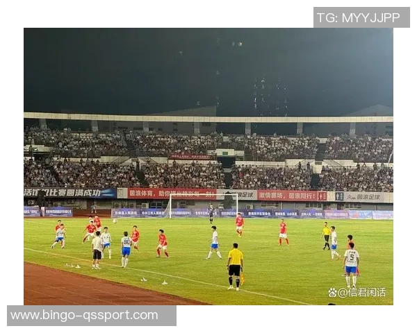 足球场上的激烈对抗与冲突瞬间集锦回顾 足球场上的激烈对抗与冲突瞬间集锦回顾